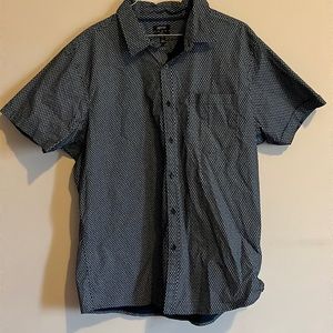 APT9 men’s short sleeve button down. Very clean non smoker . XL SLIM FIT